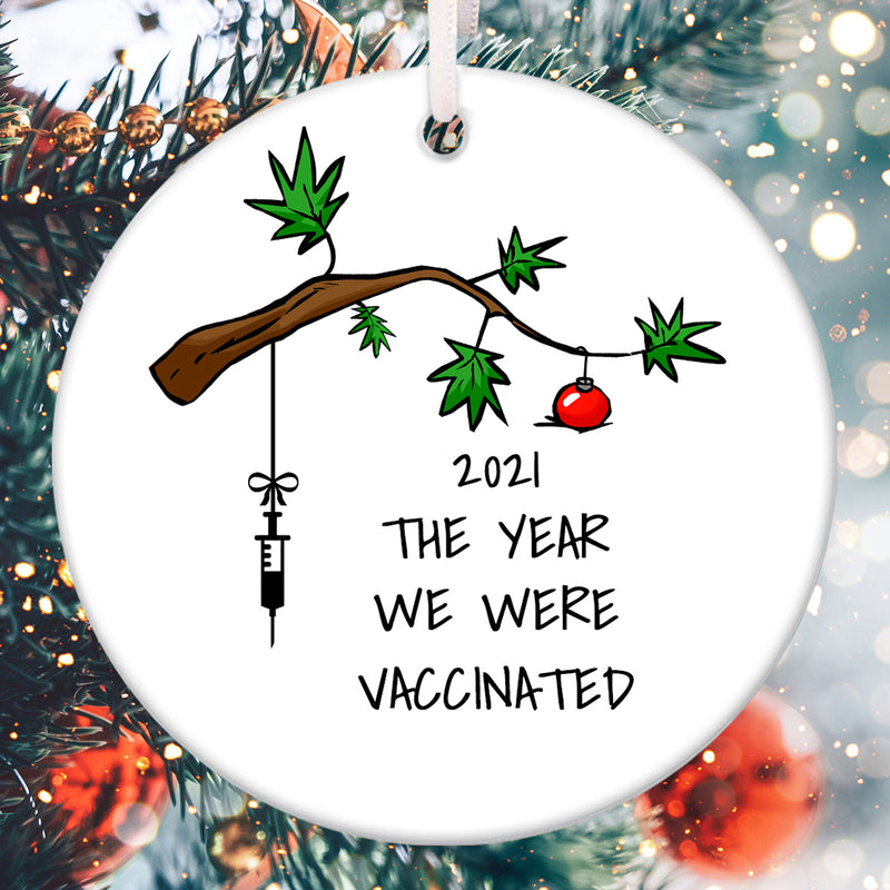 2021 The Year We Were Vaccinated Ornament - Christmas Pandemic Bauble - 2021 Keepsake - Xmas Tree Decor