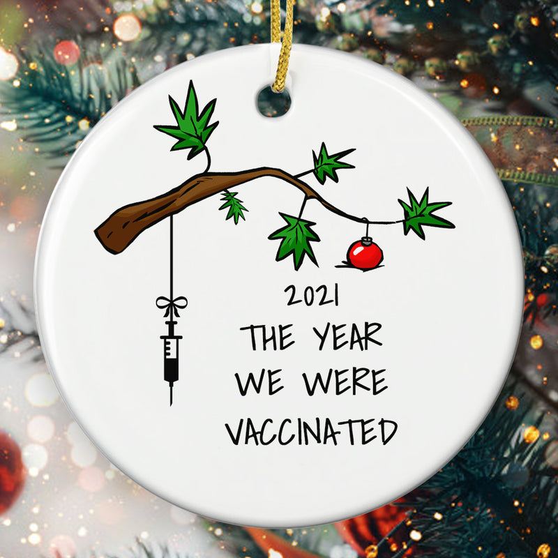 2021 The Year We Were Vaccinated Ornament - Christmas Pandemic Bauble - 2021 Keepsake - Xmas Tree Decor